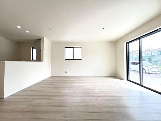 家族団らんの場所としてゆったりと居心地の良いリビングです。