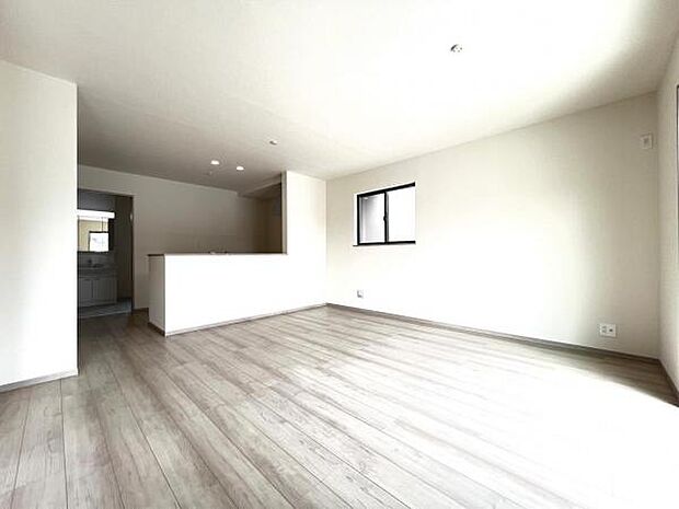 リビングダイニングになります。ご家族そろっての素敵な空間になりそうですね。