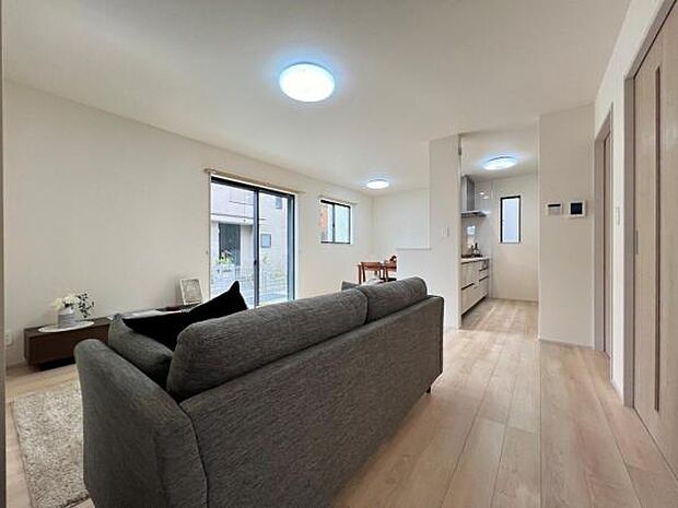 家族団らんの場所としてゆったりと居心地の良いリビングです。