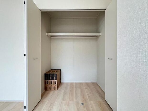 中の物を確認しやすく、取り出しやすい収納スペース。お部屋を広々とお使いいただけます。