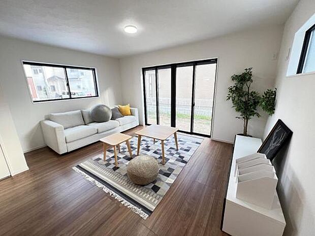 家族団らんの場所としてゆったりと居心地の良いリビングです。