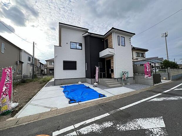 駐車場ももちろん完備しておりますのでお車所有の方にも心強いです。