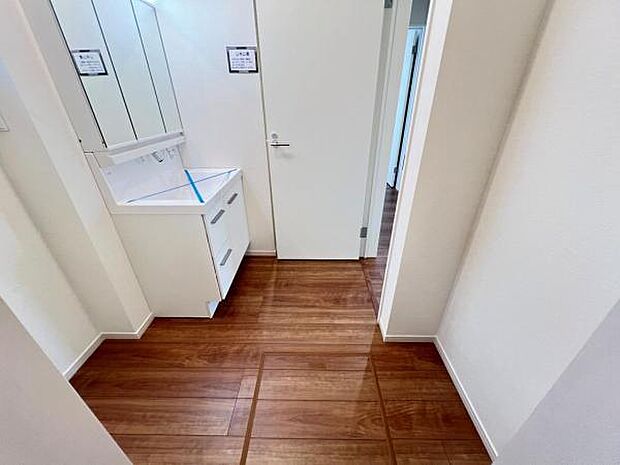 快適で清潔感がある脱衣スペースです。