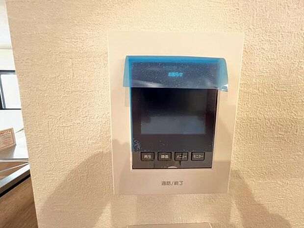 訪問者を確認できるTVモニター付きインターフォンです。