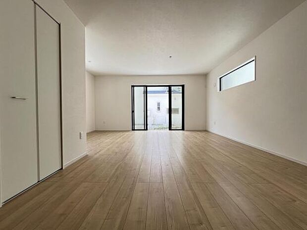 リビングダイニングになります。ご家族そろっての素敵な空間になりそうですね。