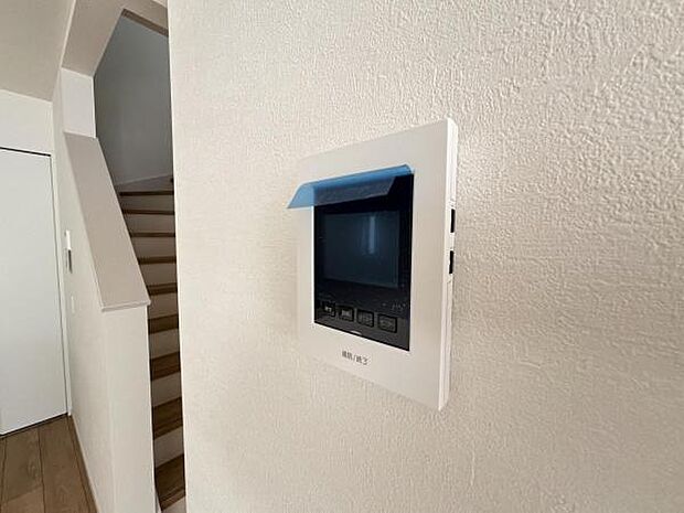 訪問者を確認できるTVモニター付きインターフォンです。