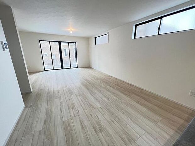 家族団らんの場所としてゆったりと居心地の良いリビングです。