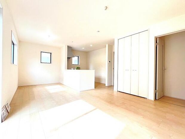 リビングダイニングになります。ご家族そろっての素敵な空間になりそうですね。