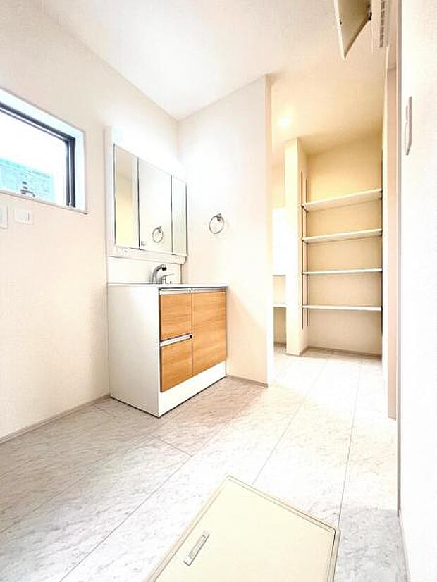 脱衣所は小さなお子様がいるご家庭にも重宝されます。