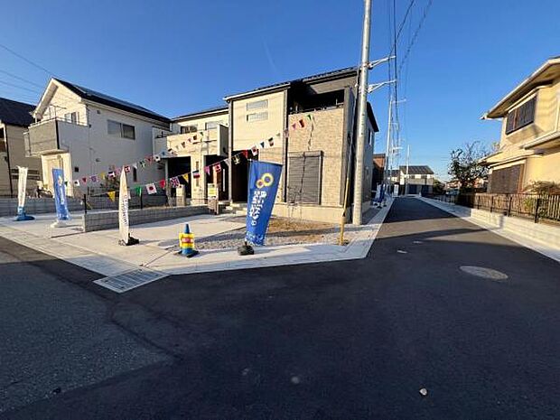 前面道路を含めた現地写真です。ぜひ周辺環境も併せてご覧ください。