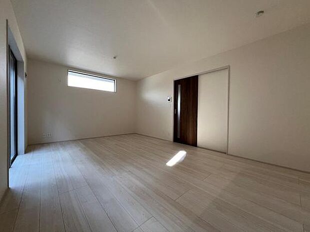 リビングダイニングになります。ご家族そろっての素敵な空間になりそうですね。