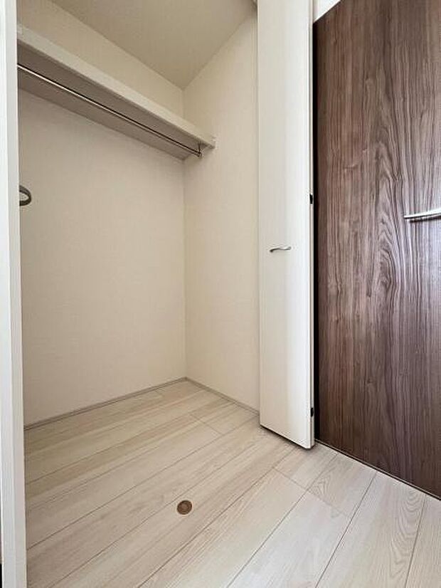 中の物を確認しやすく、取り出しやすい収納スペース。お部屋を広々とお使いいただけます。