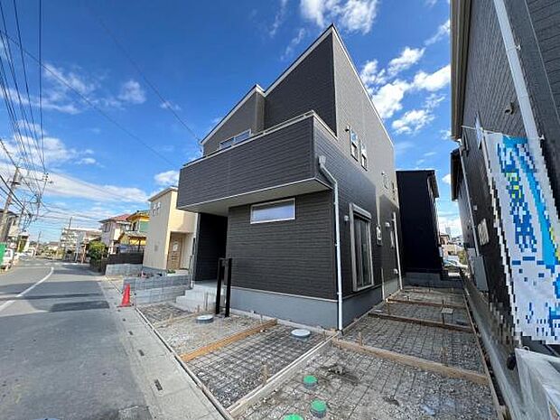 前面道路を含めた現地写真です。ぜひ周辺環境も併せてご覧ください。