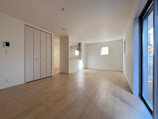 リビングダイニングになります。ご家族そろっての素敵な空間になりそうですね。