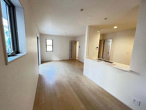 家族団らんの場所としてゆったりと居心地の良いリビングです。