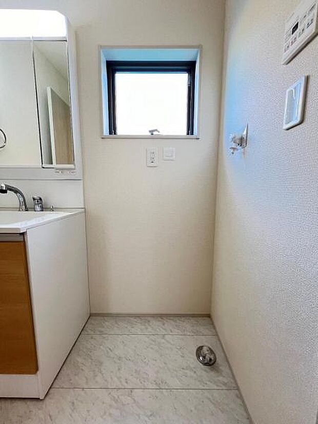 お天気を気にせずお洗濯ができ、室内干し可能です。