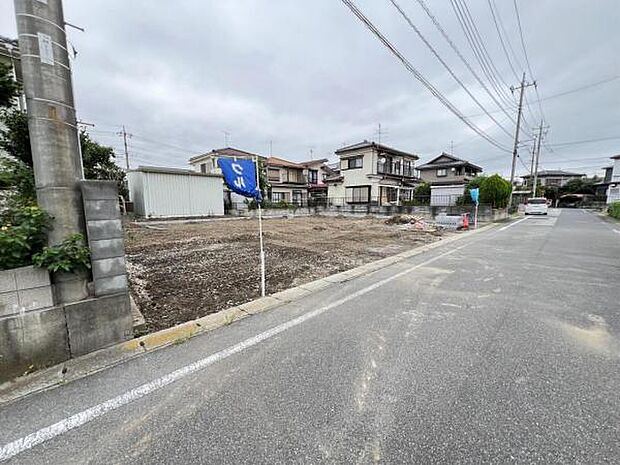 前面道路を含めた現地写真です。ぜひ周辺環境も併せてご覧ください。