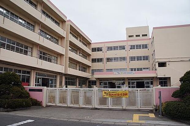 吉川市立中曽根小学校まで約480m（徒歩6分）