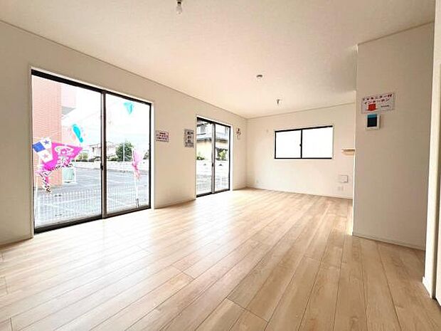 家族団らんの場所としてゆったりと居心地の良いリビングです。