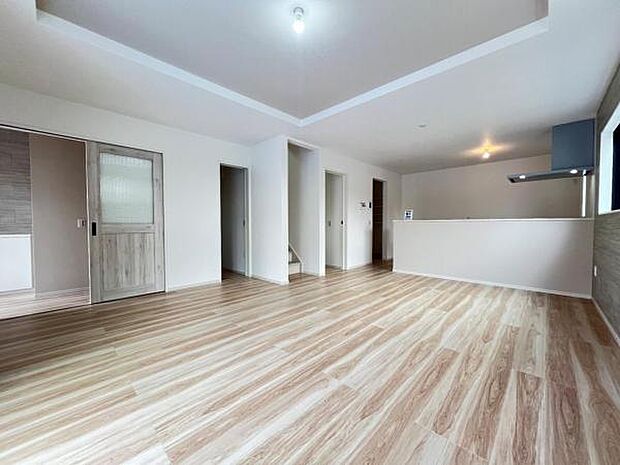 リビングダイニングになります。ご家族そろっての素敵な空間になりそうですね。