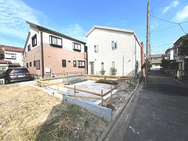 前面道路を含めた現地写真です。ぜひ周辺環境も併せてご覧ください。