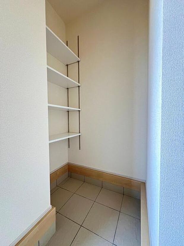 玄関がいつも片づくシューズインクローゼットがあります。