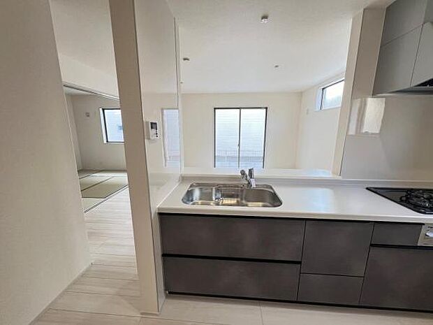 リビングダイニングになります。ご家族そろっての素敵な空間になりそうですね。