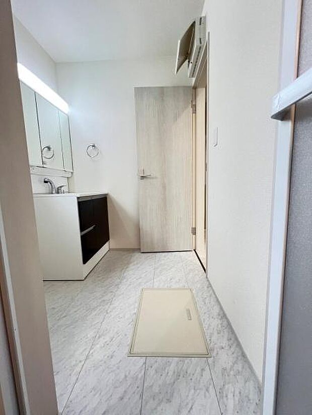 快適で清潔感がある脱衣スペースです。