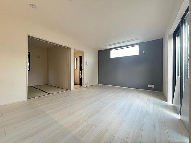 家族団らんの場所としてゆったりと居心地の良いリビングです。