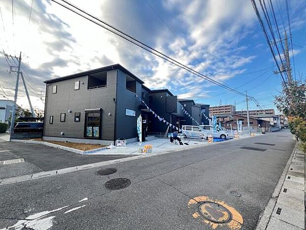 前面道路を含めた現地写真です。