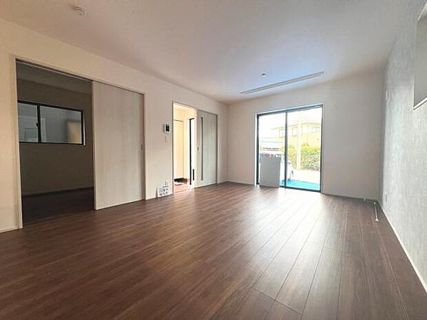 リビングダイニングになります。ご家族そろっての素敵な空間になりそうですね。