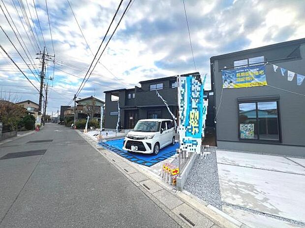 前面道路を含めた現地写真です。