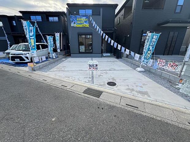 駐車場ももちろん完備しておりますのでお車所有の方にも心強いです。