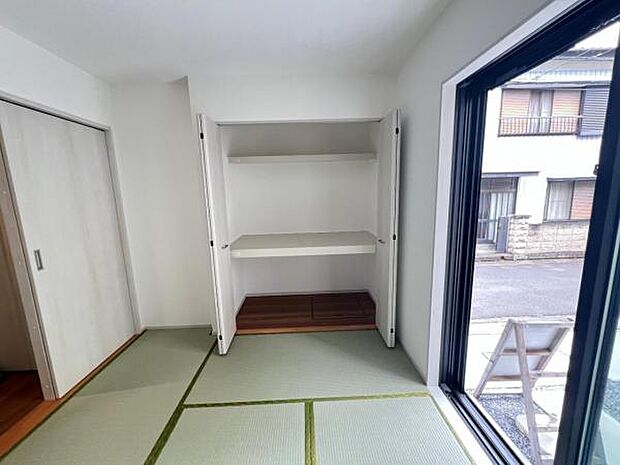 いつでもお部屋をスッキリお使い頂ける収納スペースを設置。