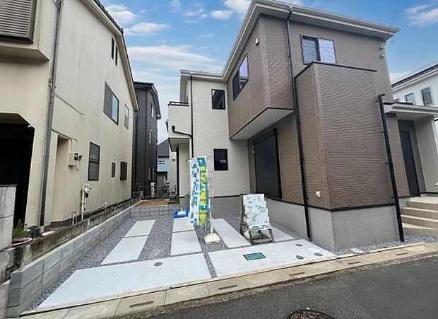 駐車場ももちろん完備しておりますのでお車所有の方にも心強いです。