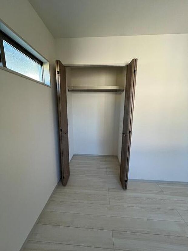 いつでもお部屋をスッキリお使い頂ける収納スペースを設置。