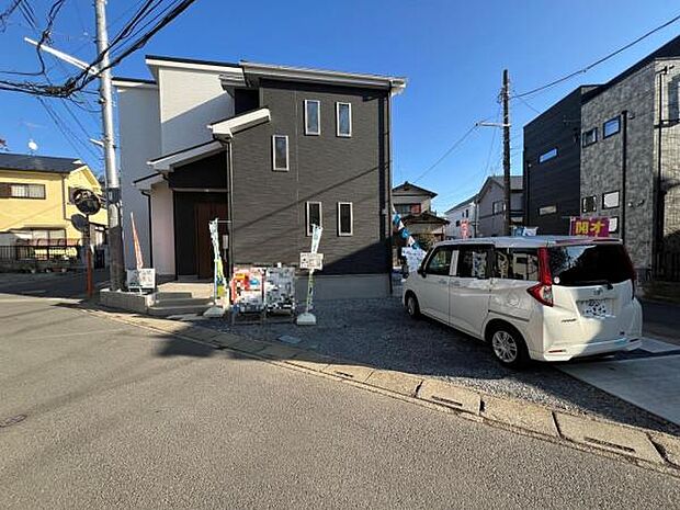 駐車場ももちろん完備しておりますのでお車所有の方にも心強いです。
