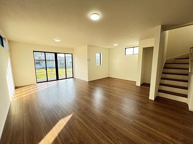 リビングダイニングになります。ご家族そろっての素敵な空間になりそうですね。