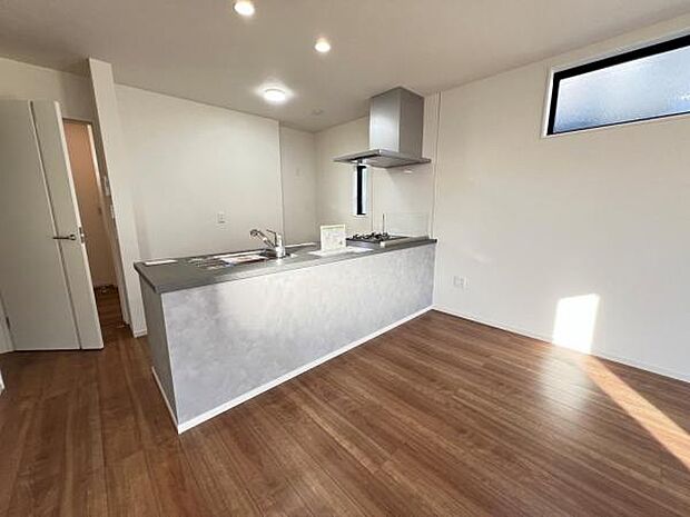 ご家族の温かい時間を演出するダイニングスペースです。