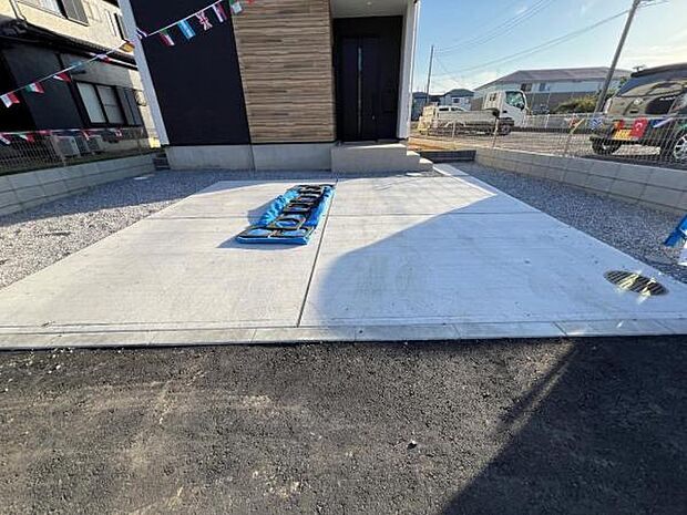 駐車場ももちろん完備しておりますのでお車所有の方にも心強いです。