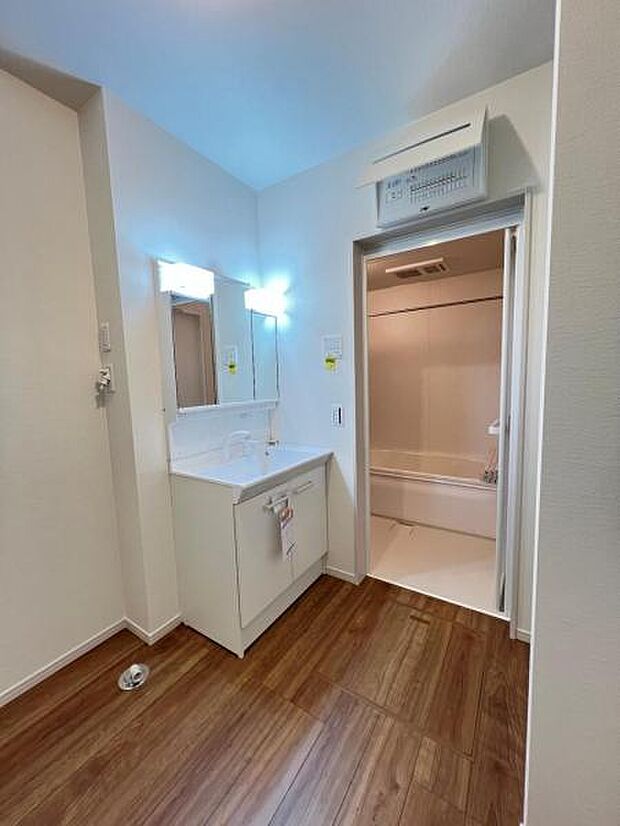 快適で清潔感がある脱衣スペースです。