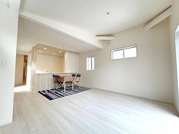 ご家族の温かい時間を演出するダイニングスペースです。