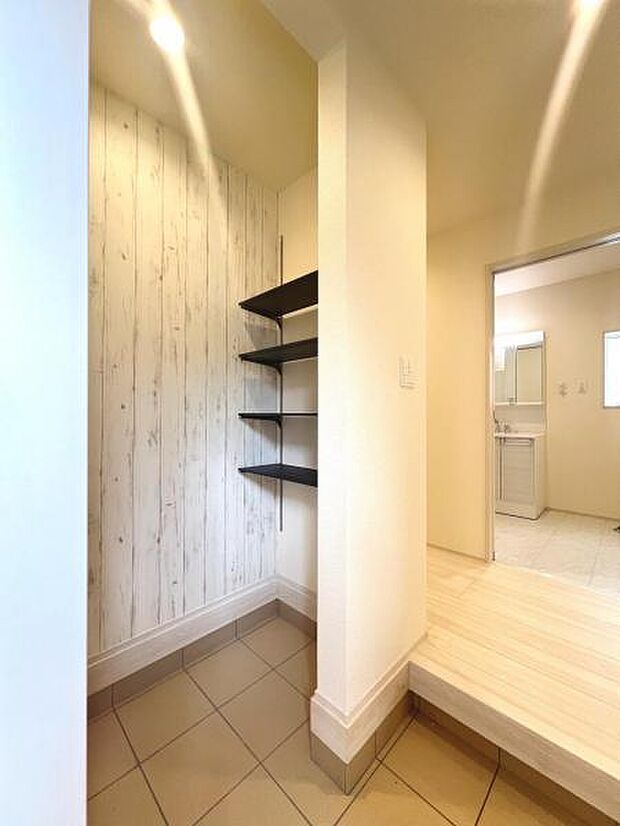 玄関がいつも片づくシューズインクローゼットがあります。