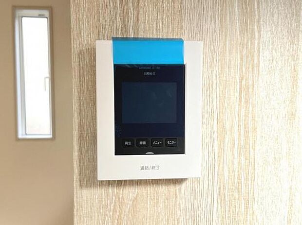 訪問者を確認できるTVモニター付きインターフォンです。