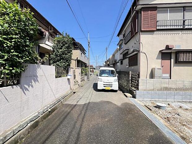 前面道路は幅員約4mございます。