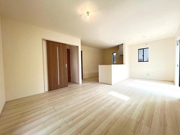 リビングダイニングになります。ご家族そろっての素敵な空間になりそうですね。