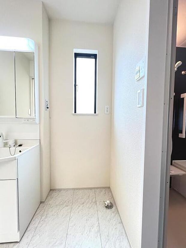 お天気を気にせずお洗濯ができ、室内干し可能です。