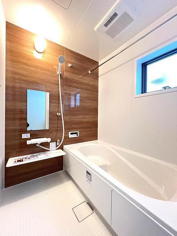 スタイリッシュな浴室で1日の疲れをゆったり癒されるのもいいですね。