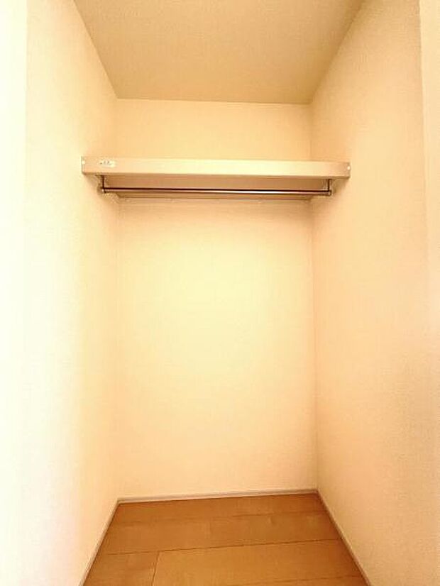 中の物を確認しやすく、取り出しやすい収納スペース。お部屋を広々とお使いいただけます。