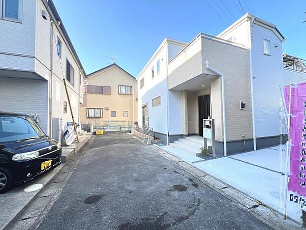 前面道路を含めた現地写真です。ぜひ周辺環境も併せてご覧ください。